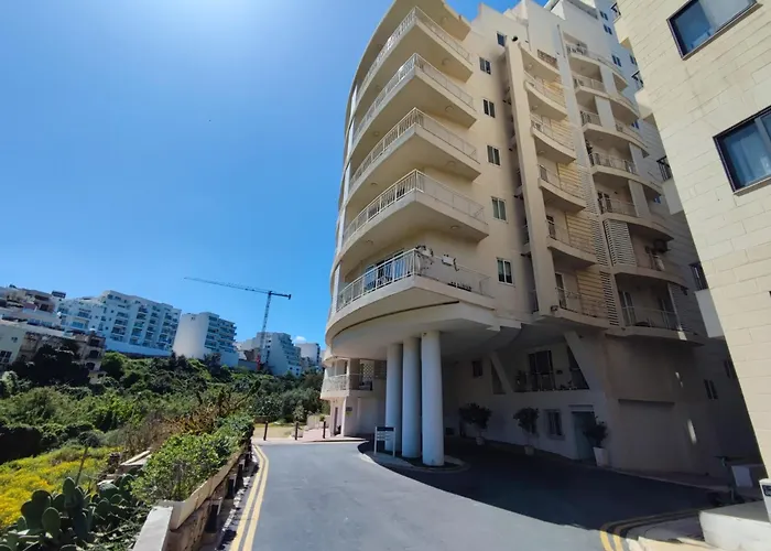 St Julians - Balluta 2 Bedroom Apartment