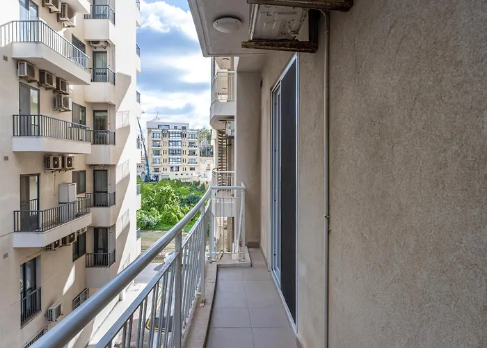 St Julians - Balluta 2 Bedroom Apartment