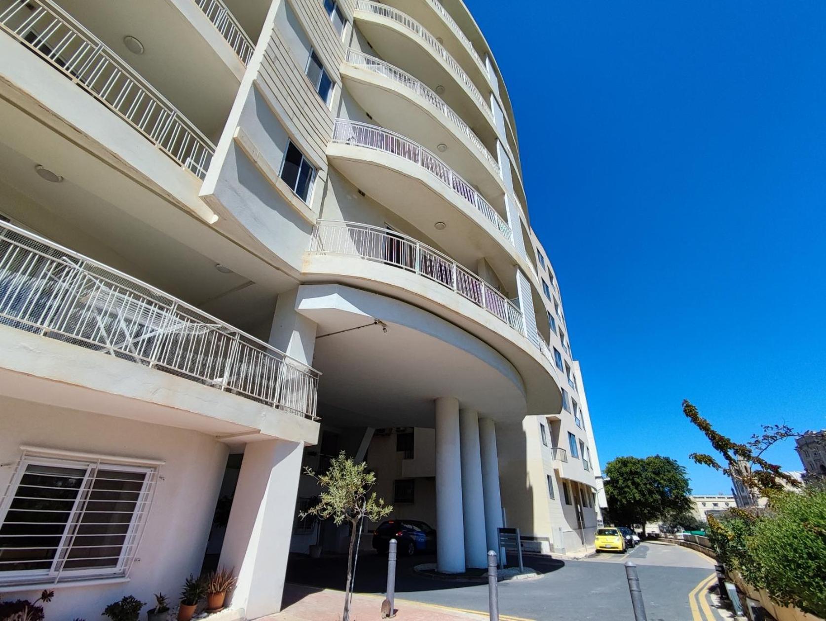 St Julians - Balluta 2 Bedroom سانت جوليان