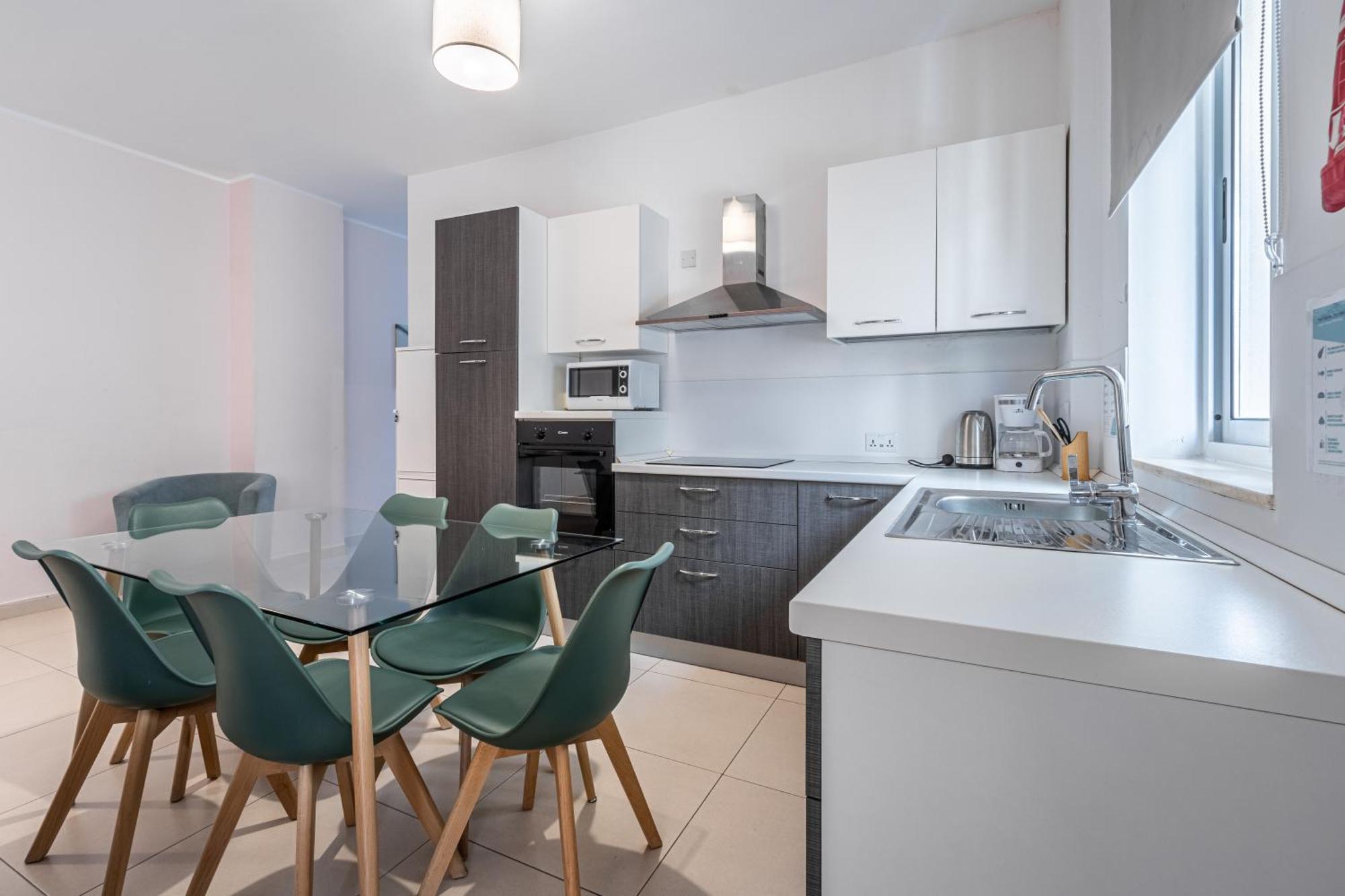 St Julians - Balluta 2 Bedroom شقة سانت جوليان