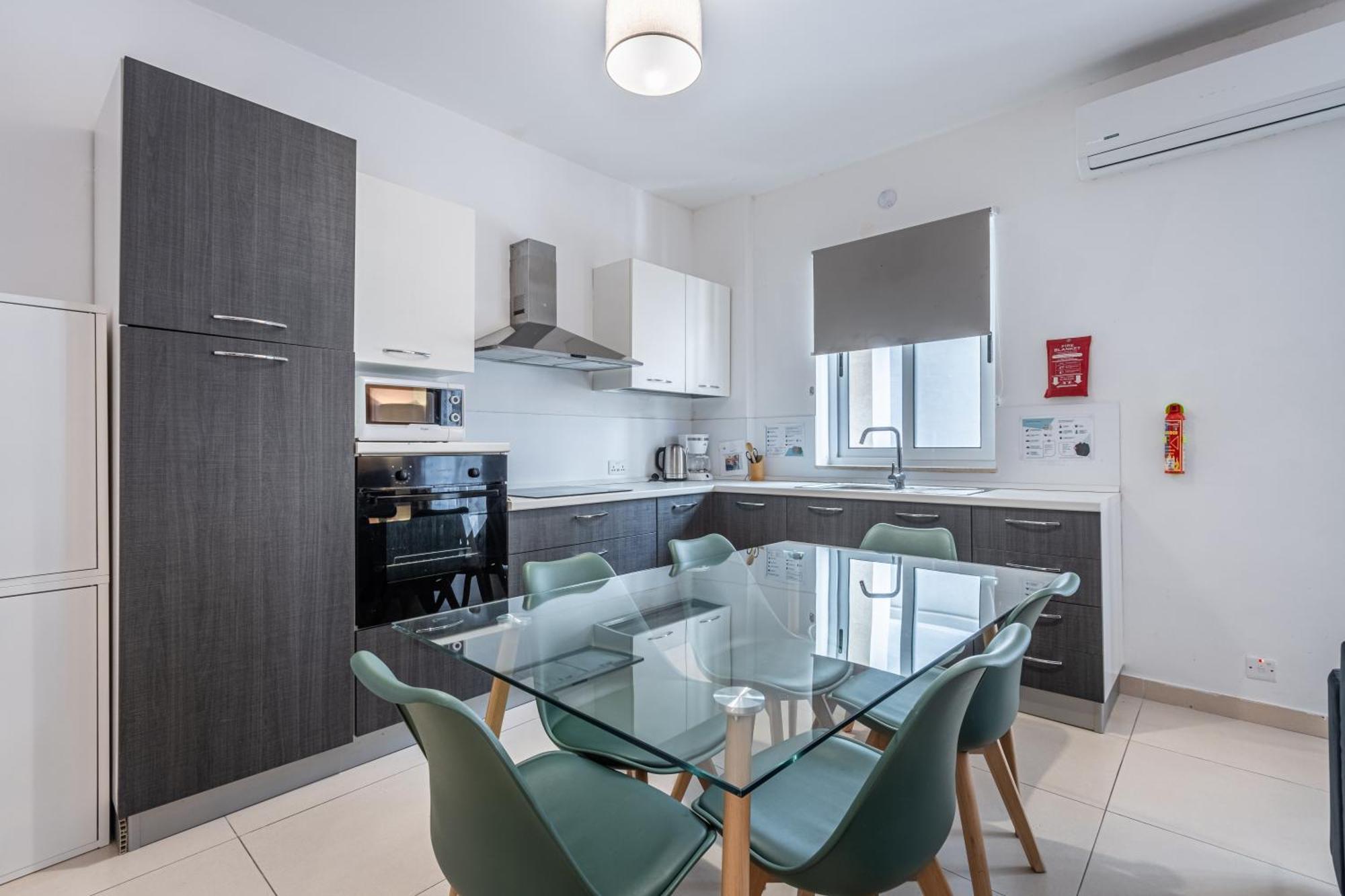St Julians - Balluta 2 Bedroom * سانت جوليان