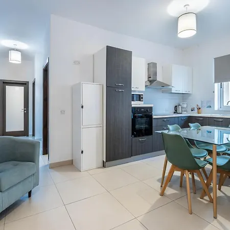 St Julians - Balluta 2 Bedroom Apartment سانت جوليان المظهر الخارجي الصورة