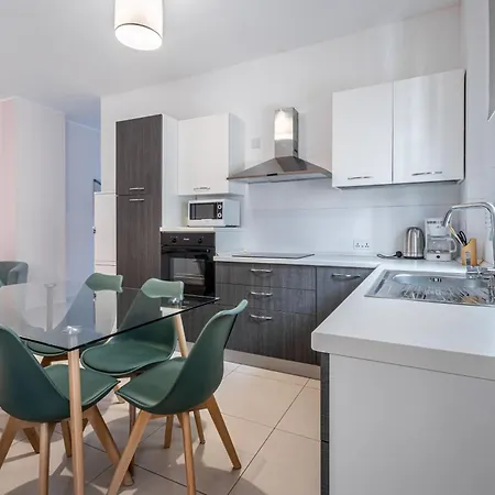 St Julians - Balluta 2 Bedroom Apartment سانت جوليان المظهر الخارجي الصورة